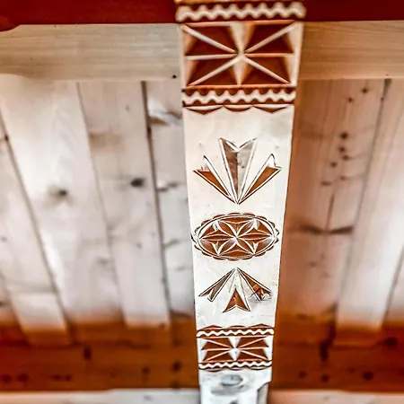 シャレー U Horarow *